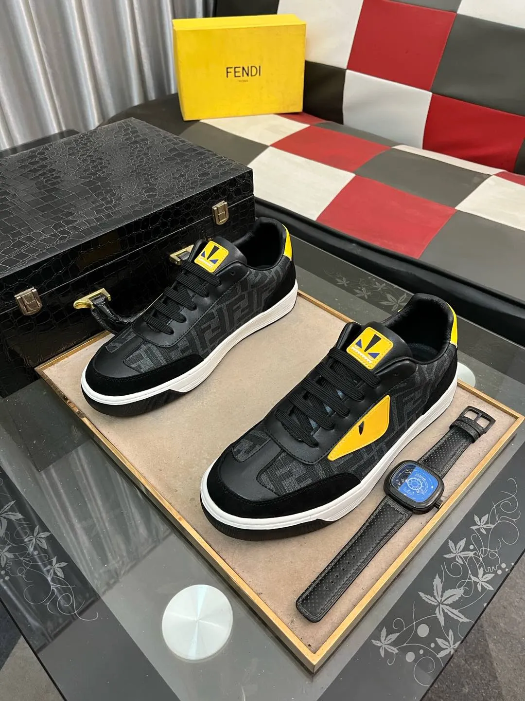 Men's shoes 💰400⌚️⌚️[fendi] Fendi classic and comfortable men, this complex sneaker is made of soft calfskin➕genuine leather lining➕original ultra-light rubber material with rough outsole. This unique and light style is suitable for the casual and refined sensibility of this season. It is comfortable and natural on the feet. It is an everyday style for casual travel in autumn and winter! 38−443️⃣colors available